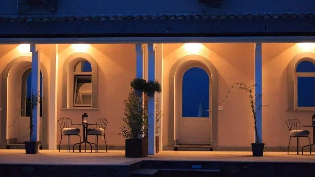 Maison Divaga Fleri 0*,  Italie